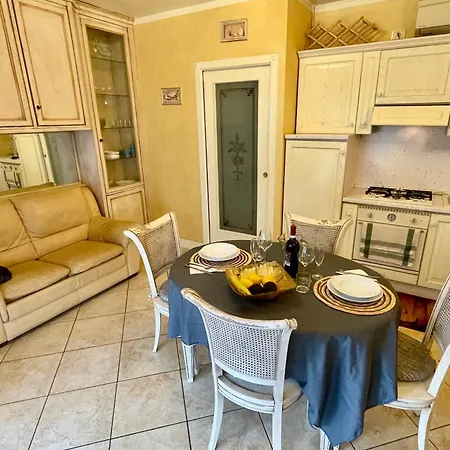 Doctor House Desenzano Apartment Desenzano del Garda